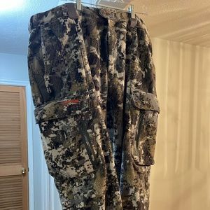 Sitka Stratos pants. Inseam 27 1/2”. Very good condition.